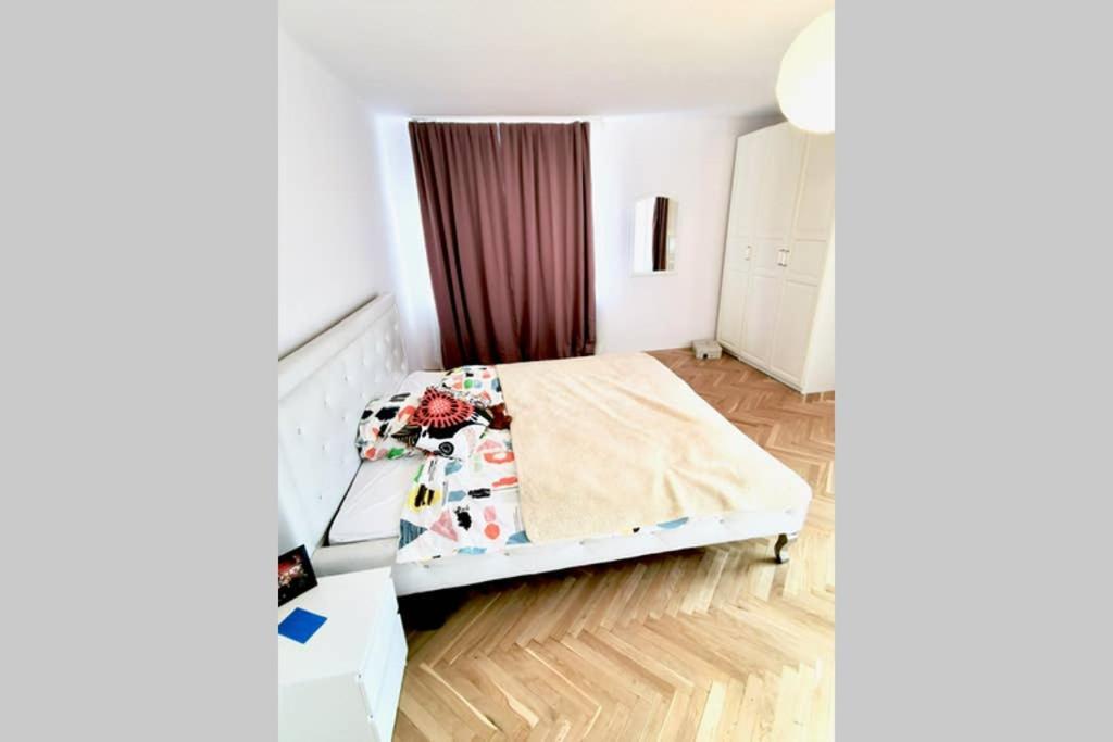 Sunshine Parkside Hideaway - 3 Bedroom - By Upstairs Krakow Exterior photo