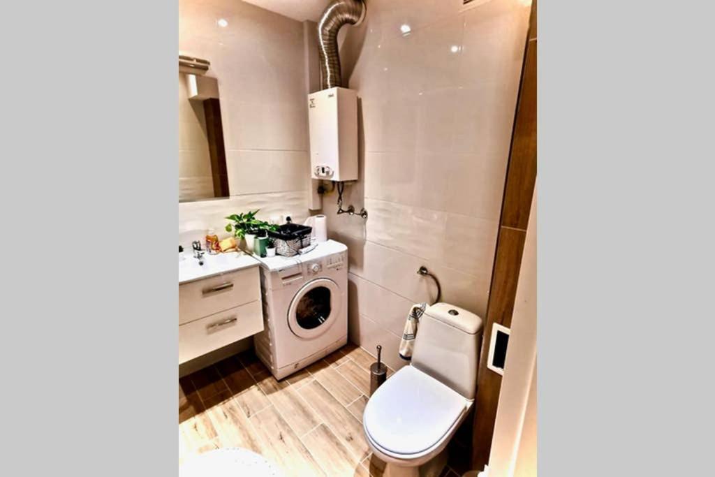 Sunshine Parkside Hideaway - 3 Bedroom - By Upstairs Krakow Exterior photo
